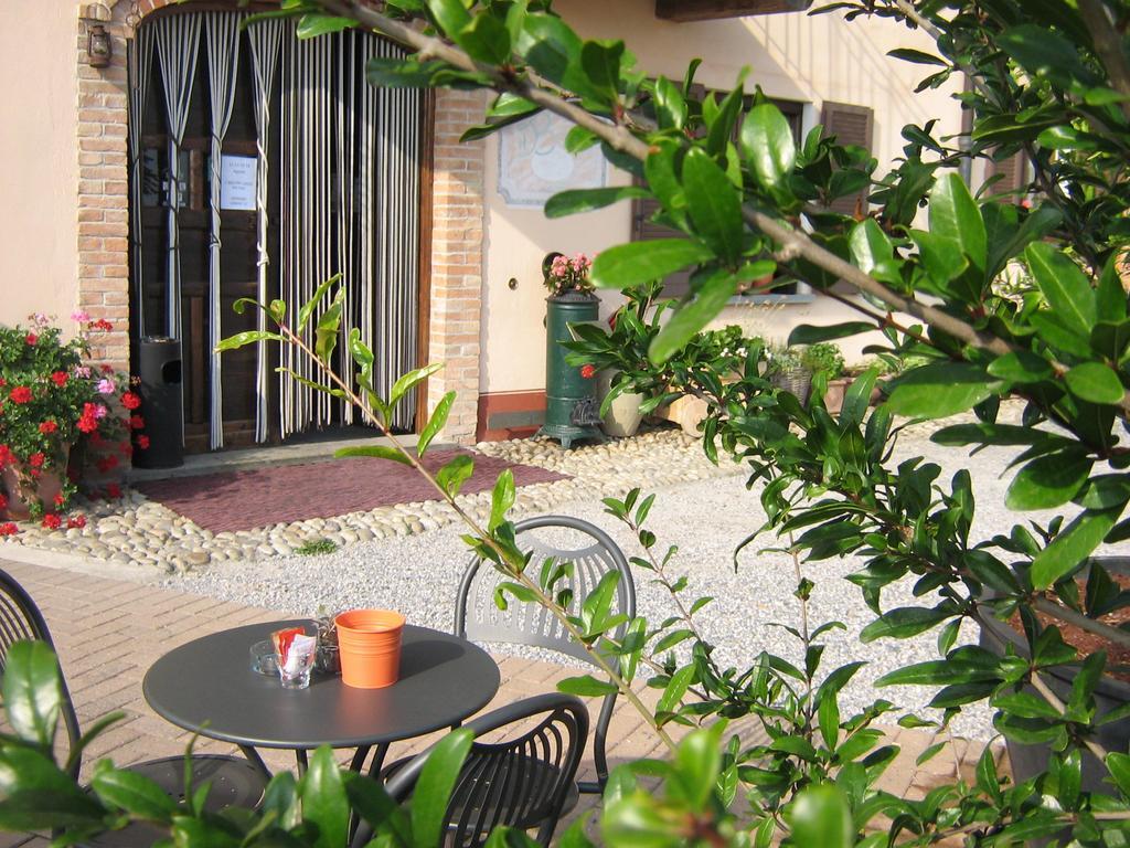 Il Borgo B&B Castellinaldo Exteriör bild